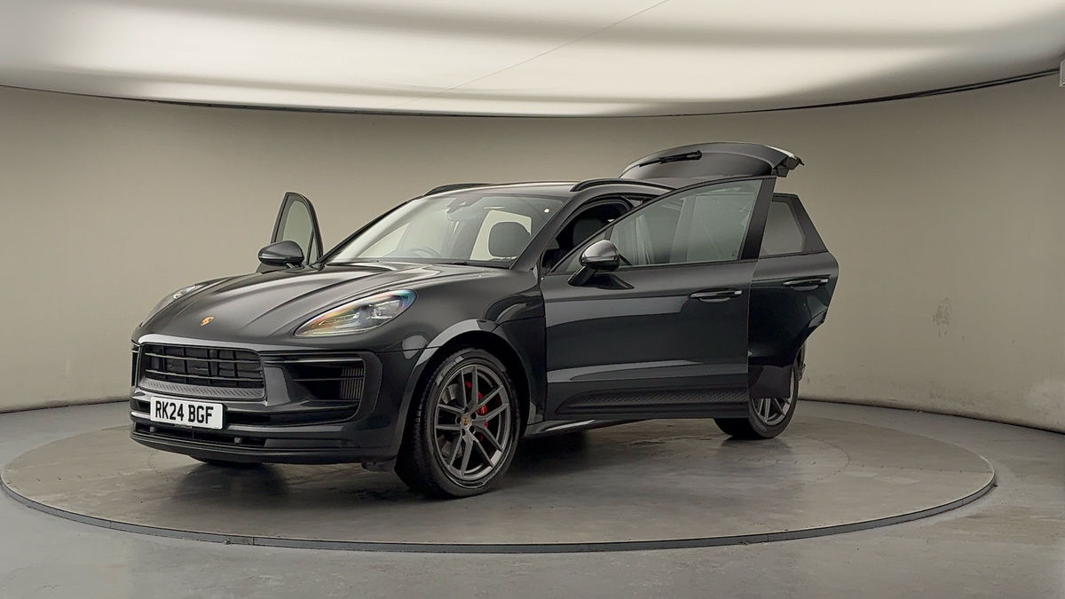 More views of Porsche Macan