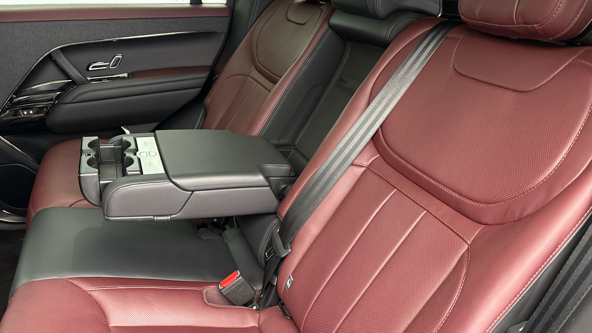 Land Rover Range Rover Sport Image 9
