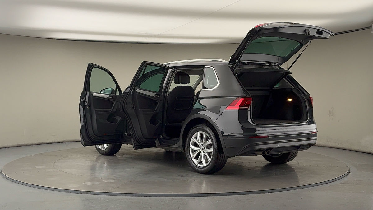 More views of Volkswagen Tiguan