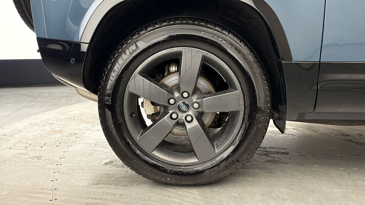 Land Rover Defender 90 Image 10