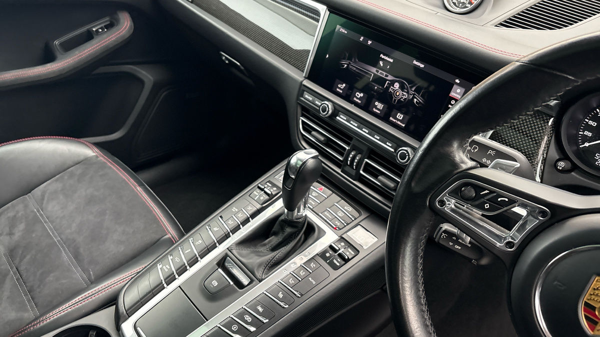 Porsche Macan Image 18