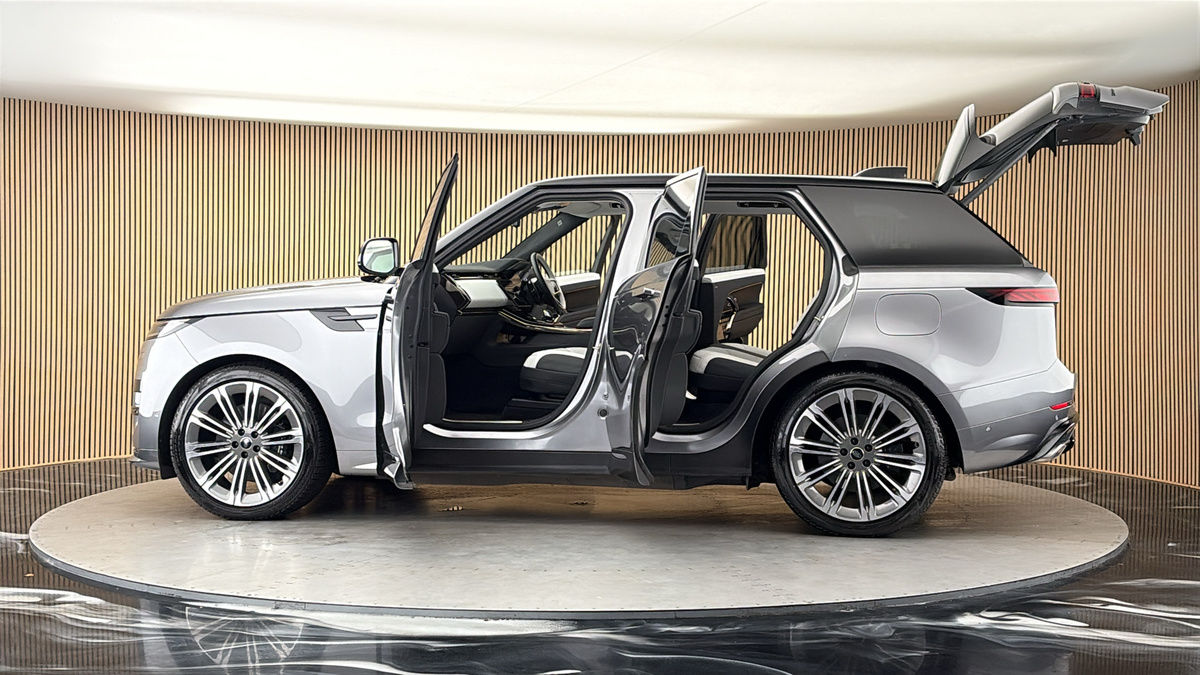 More views of Land Rover Range Rover Sport