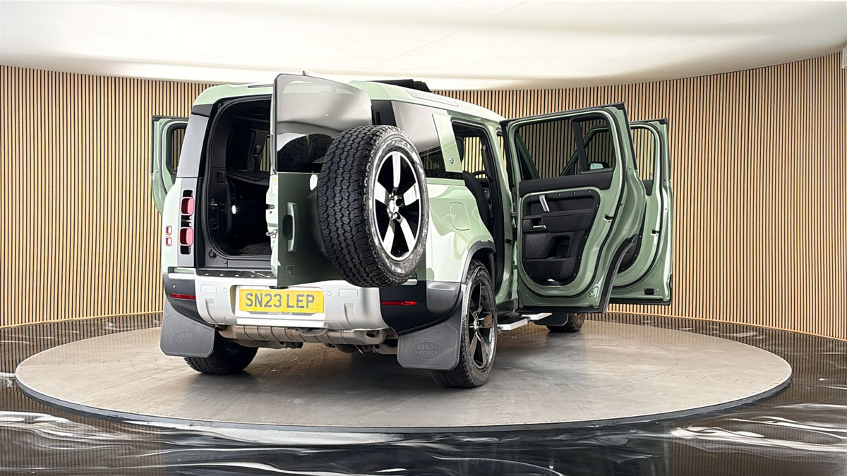 More views of Land Rover Defender 110