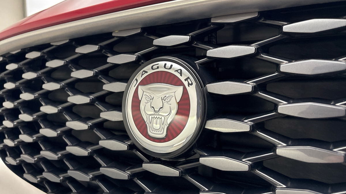 Jaguar E-PACE Image 24