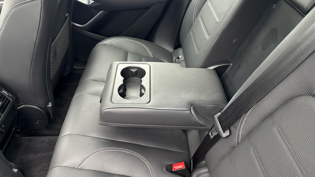 Jaguar E-PACE Image 9