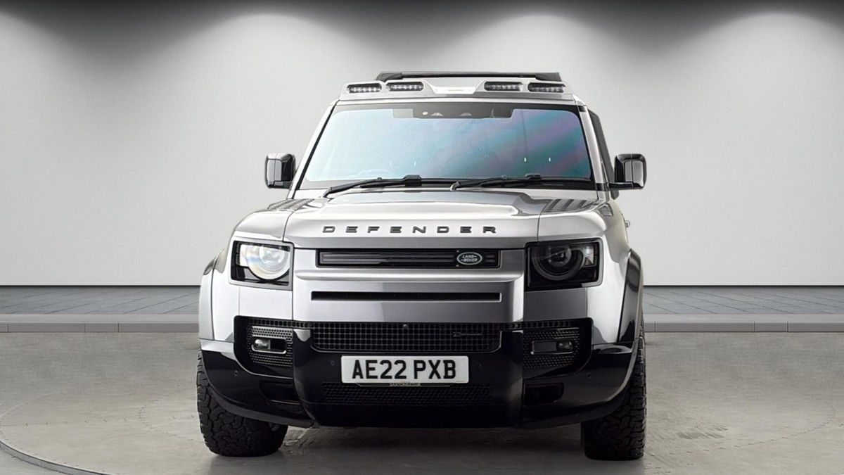 Land Rover Defender 110 Image 3