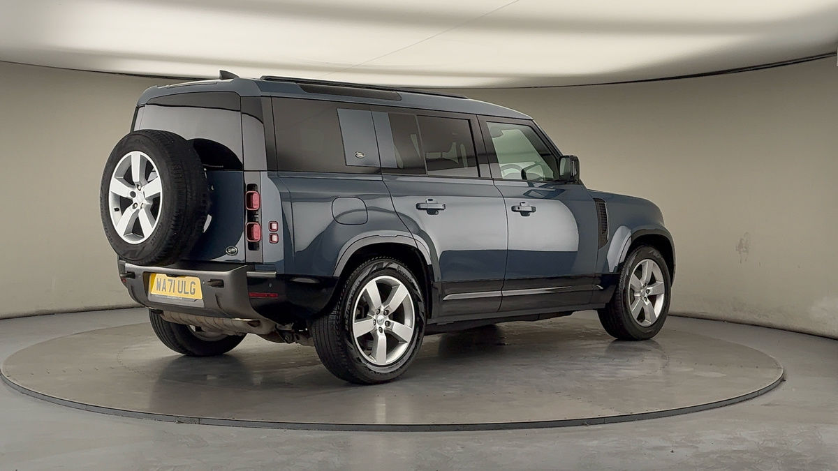 Land Rover Defender 110 Image 21