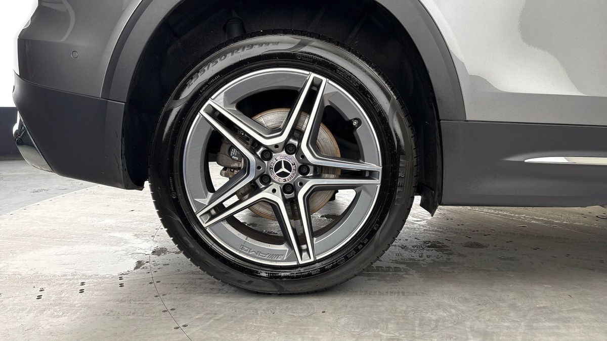 Mercedes-Benz GLB Image 10