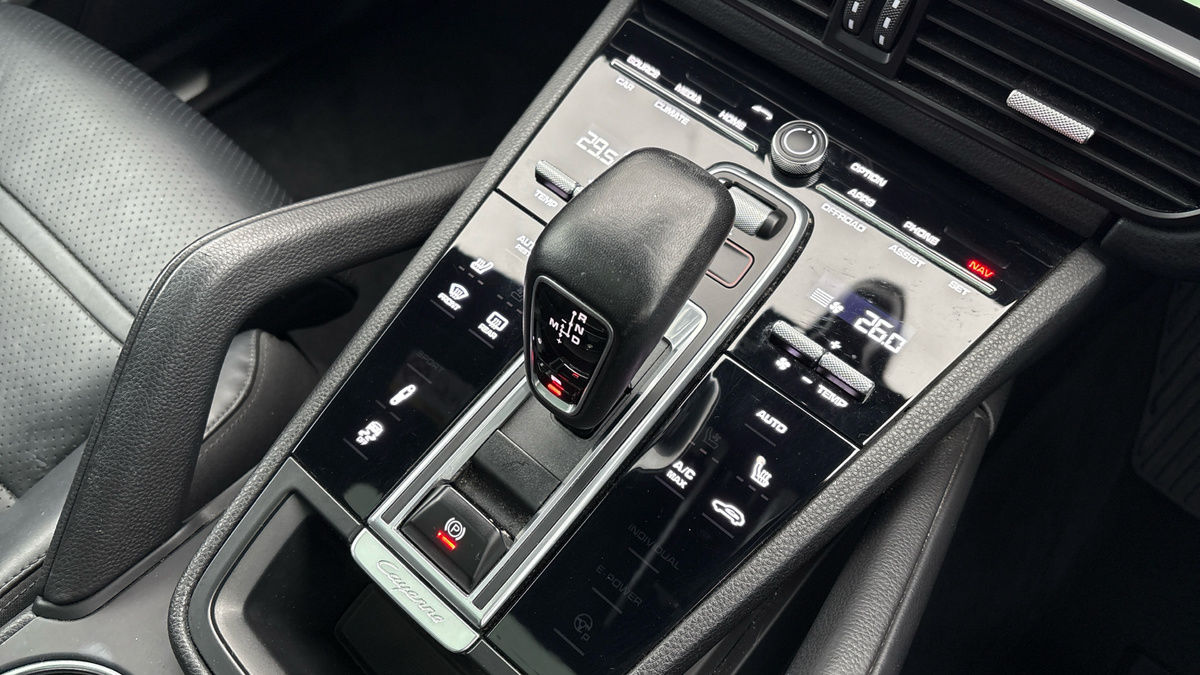 Porsche Cayenne Image 26