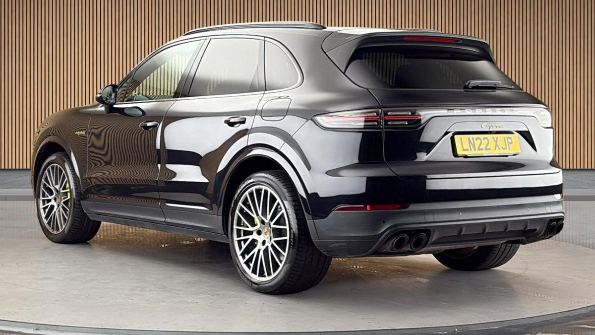 Porsche Cayenne Image 2