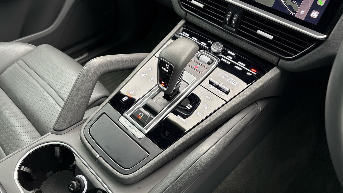 Porsche Cayenne Image 18