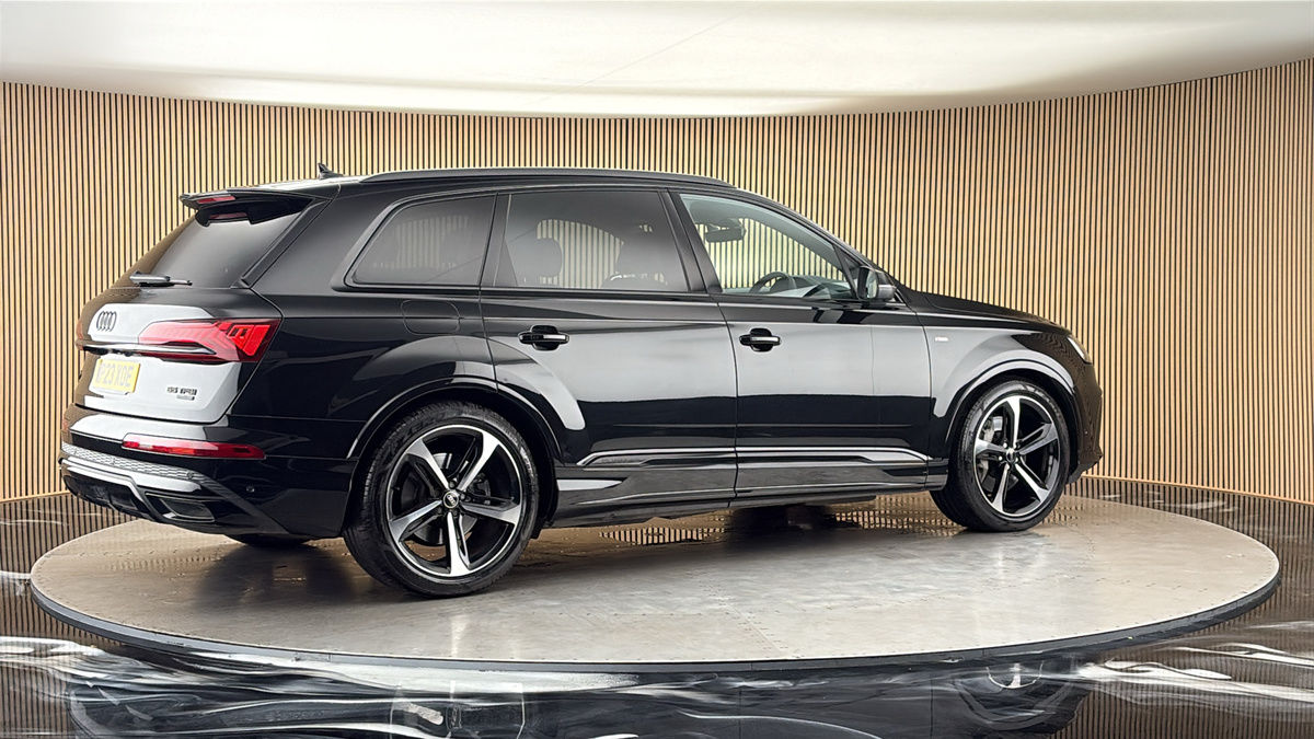 More views of Audi Q7