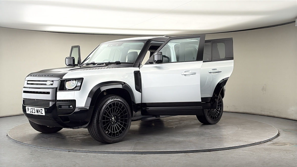 Land Rover Defender 110 Image 22