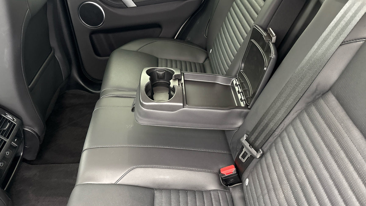 Land Rover Discovery Sport Image 9