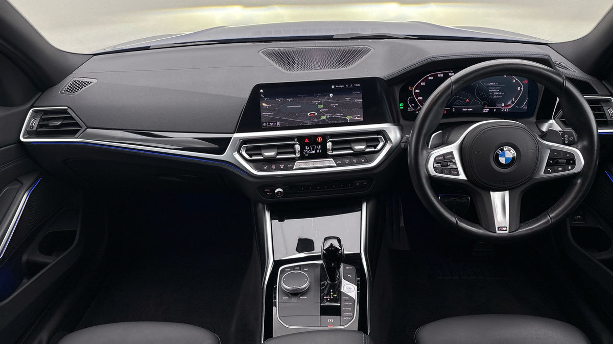 BMW 3 Series Image 12