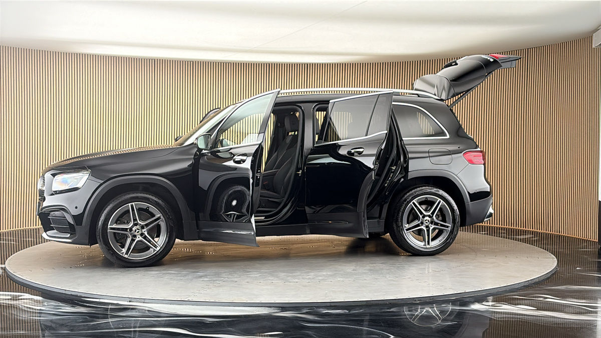 More views of Mercedes-Benz GLB