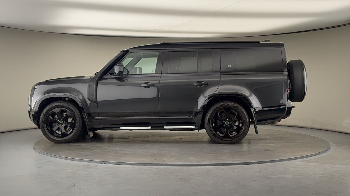 Land Rover Defender 130 Image 15