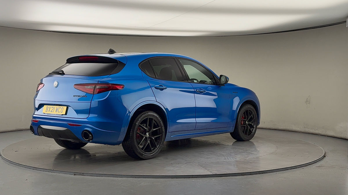 Alfa Romeo Stelvio Image 21