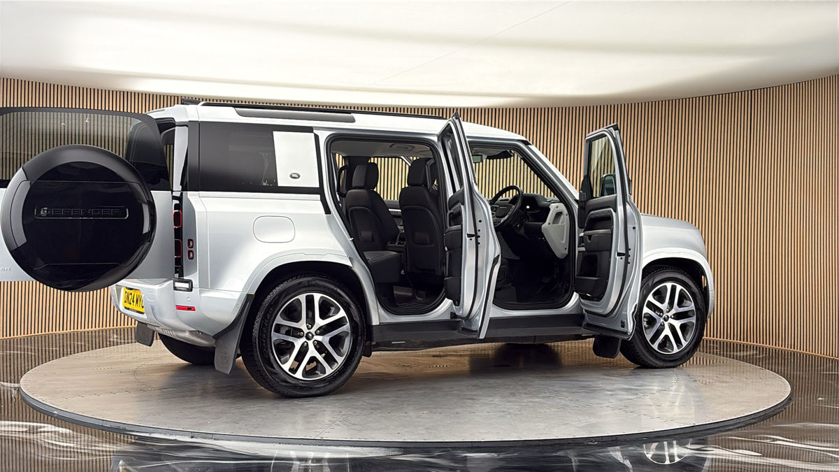 More views of Land Rover Defender 110
