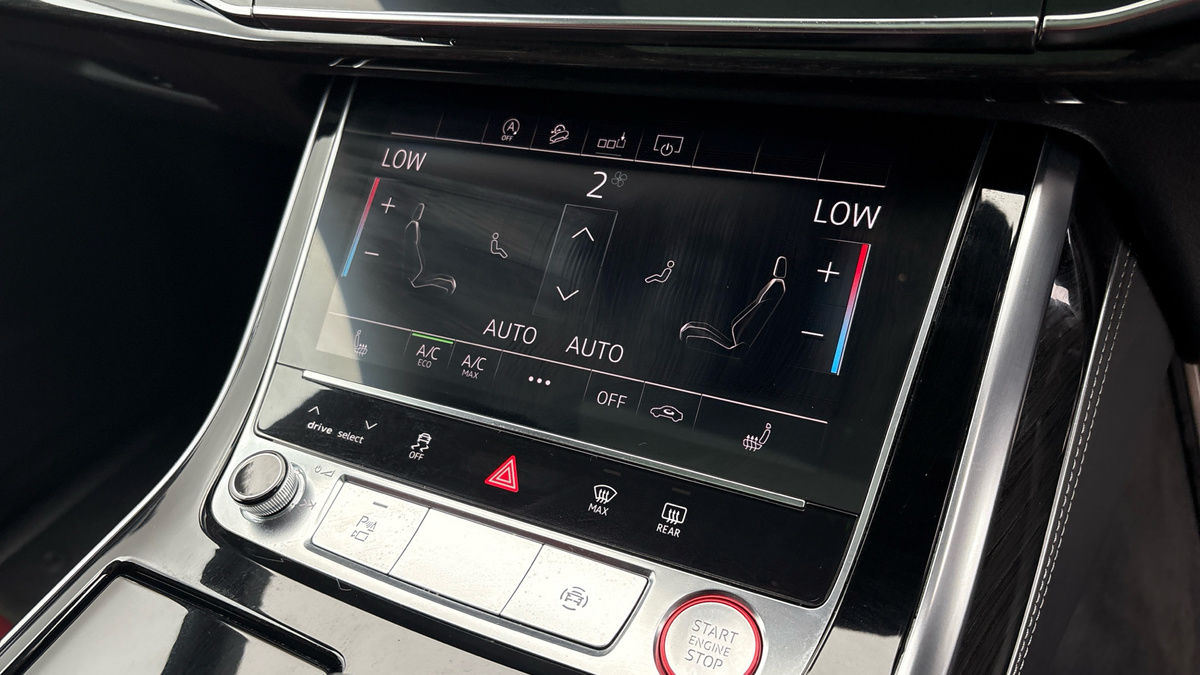 Audi SQ8 Image 28