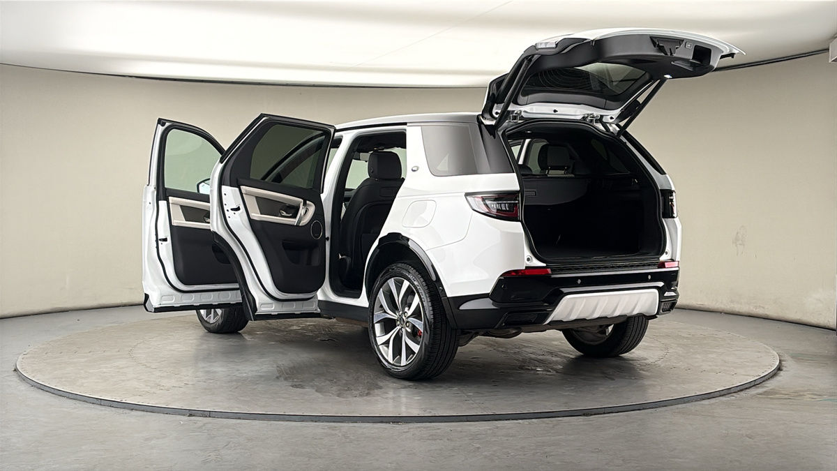 Land Rover Discovery Sport Image 23