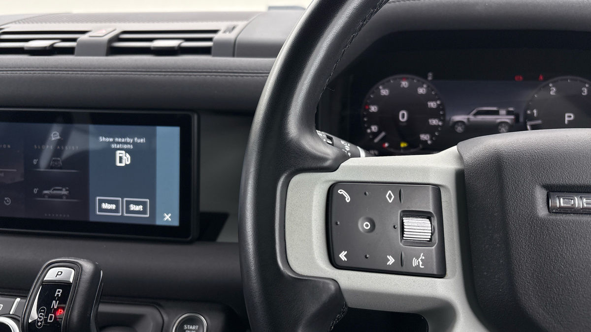 Land Rover Defender 110 Image 13