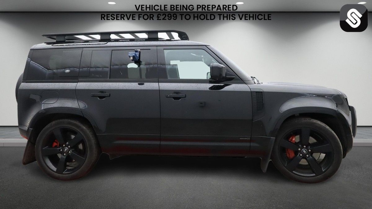 Land Rover Defender 110 Image 5