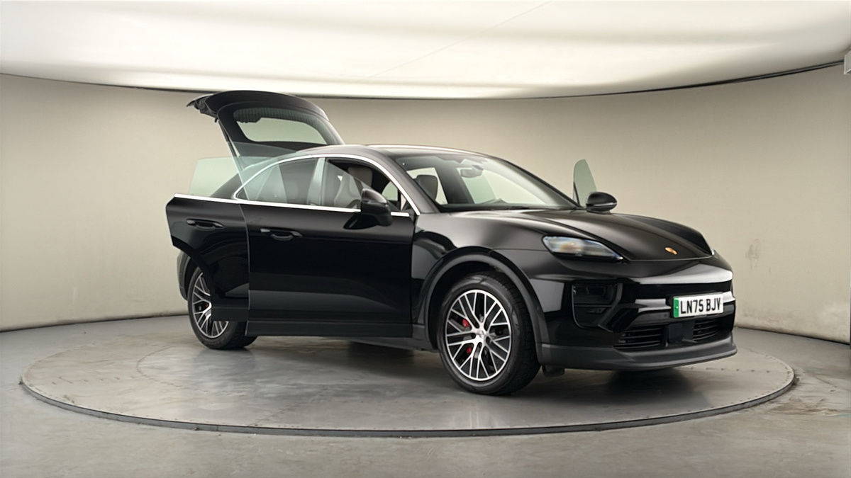 More views of Porsche Macan