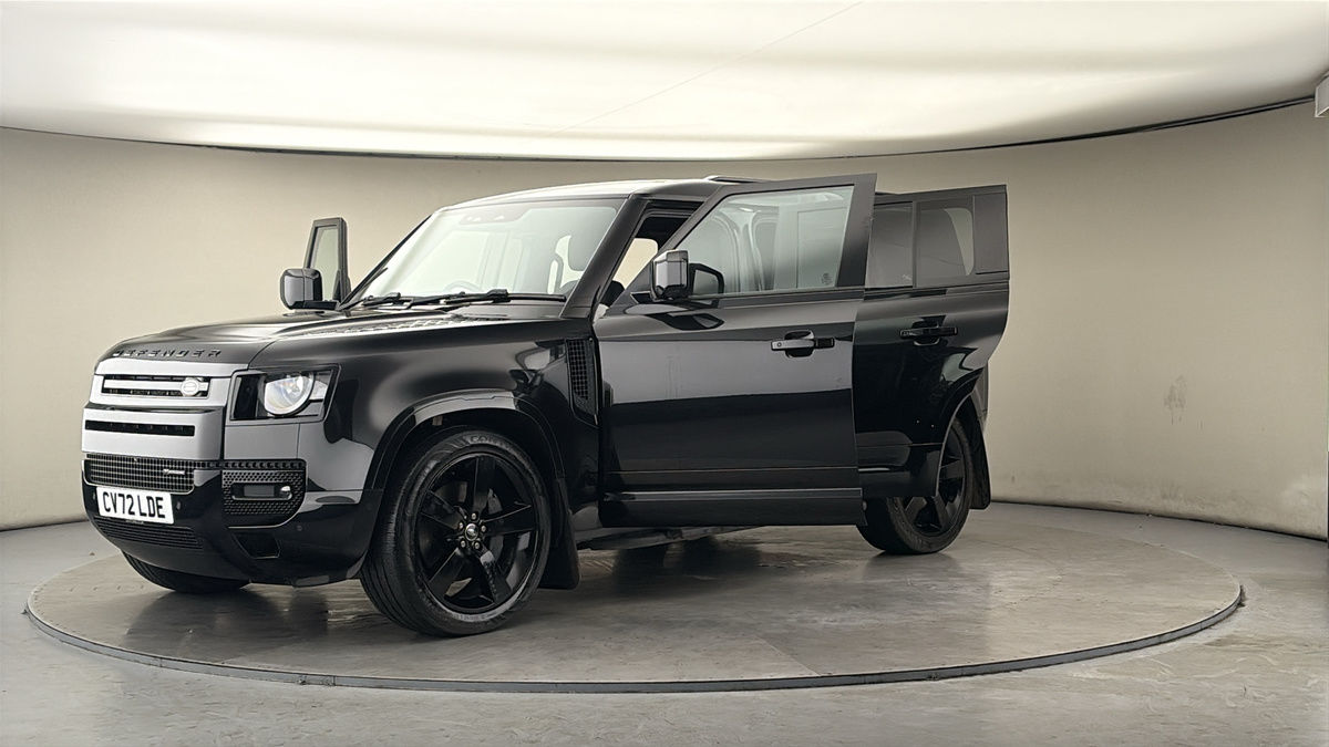 Land Rover Defender 110 Image 22