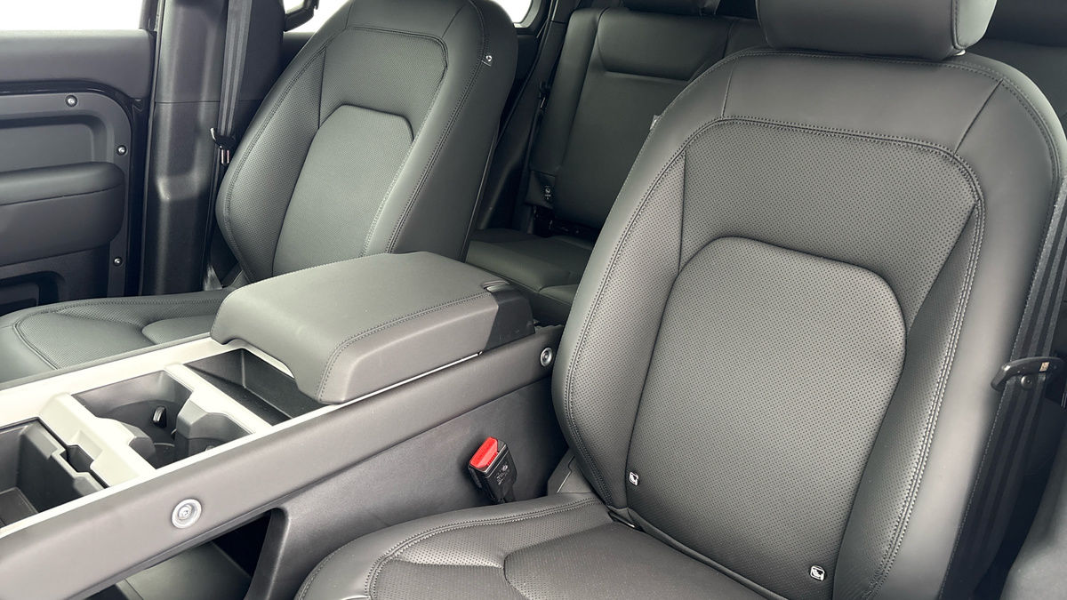 Land Rover Defender 110 Urban Image 7