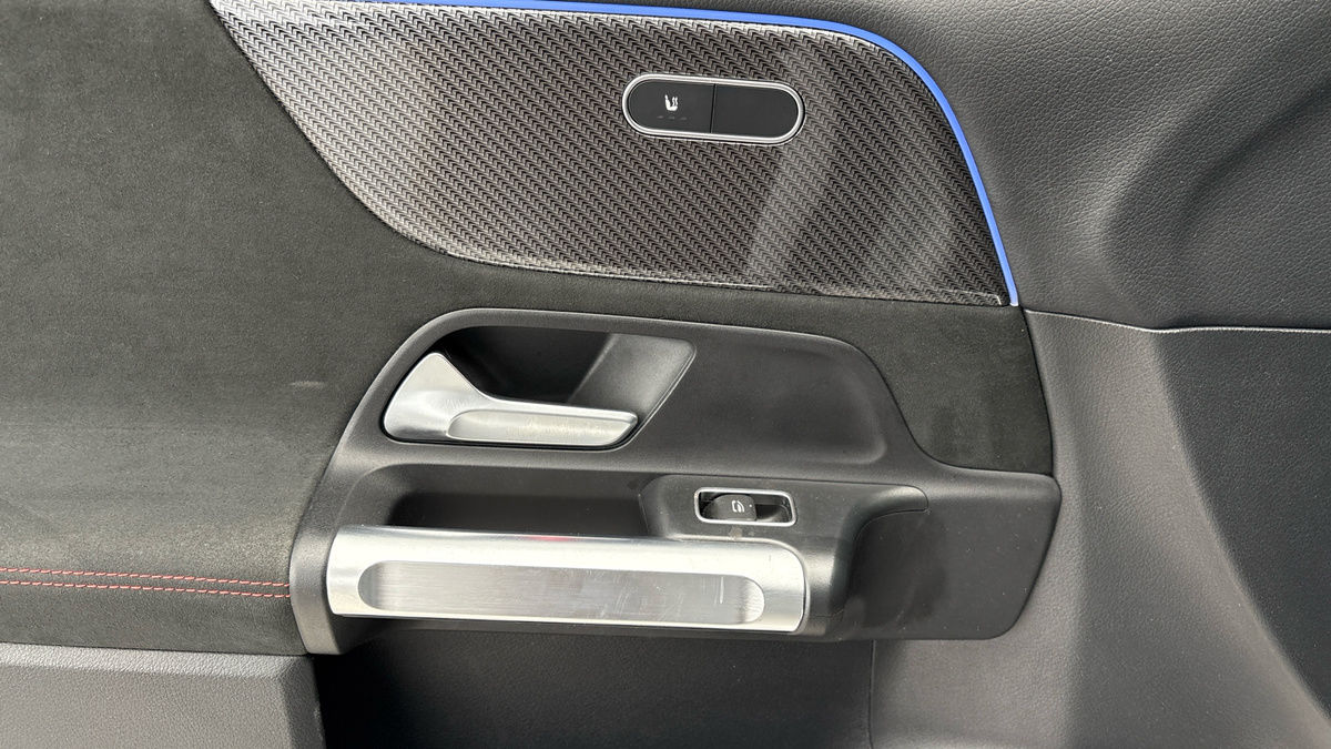 Mercedes-Benz GLB Image 19