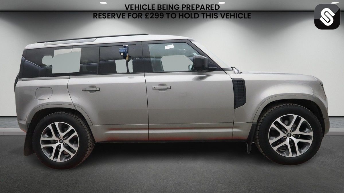 Land Rover Defender 110 Image 5