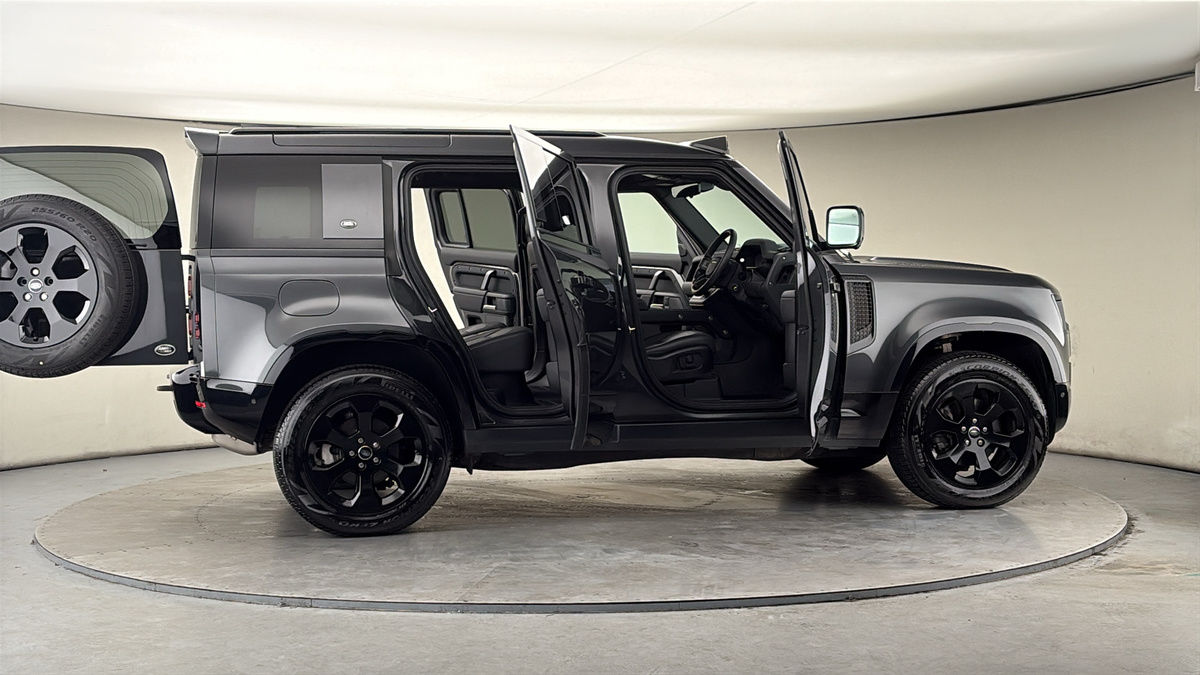 More views of Land Rover Defender 110