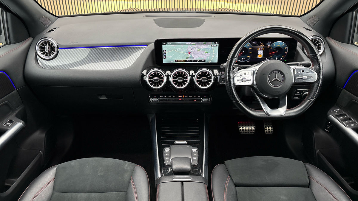 Mercedes-Benz GLA Image 12