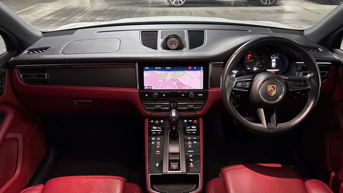 Porsche Macan Image 12