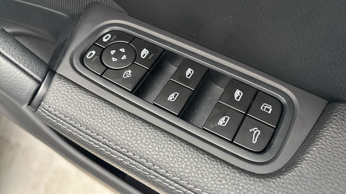 Porsche Cayenne Image 28
