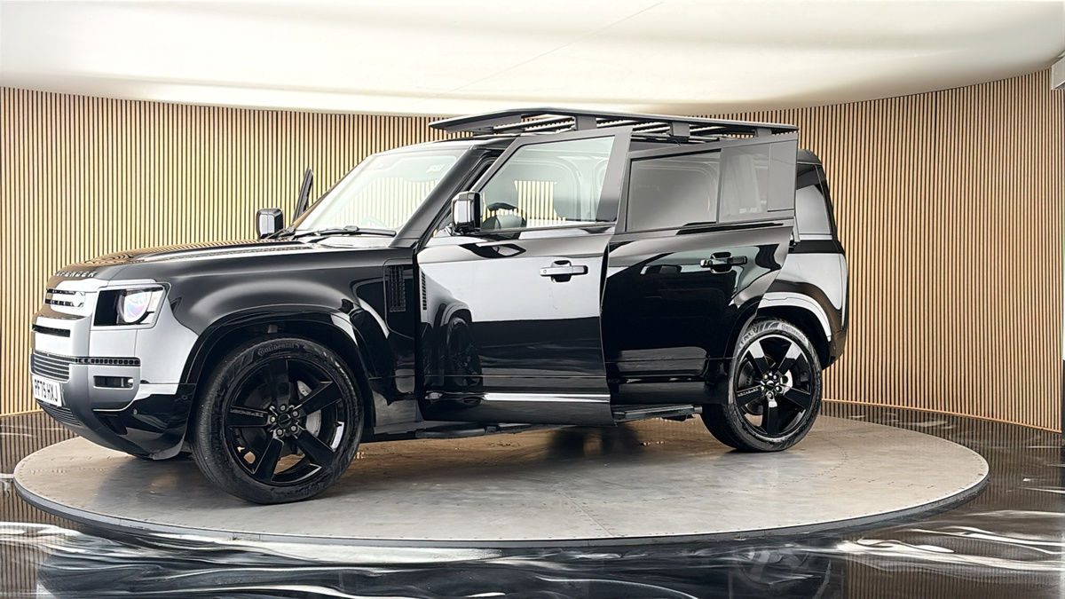More views of Land Rover Defender 110