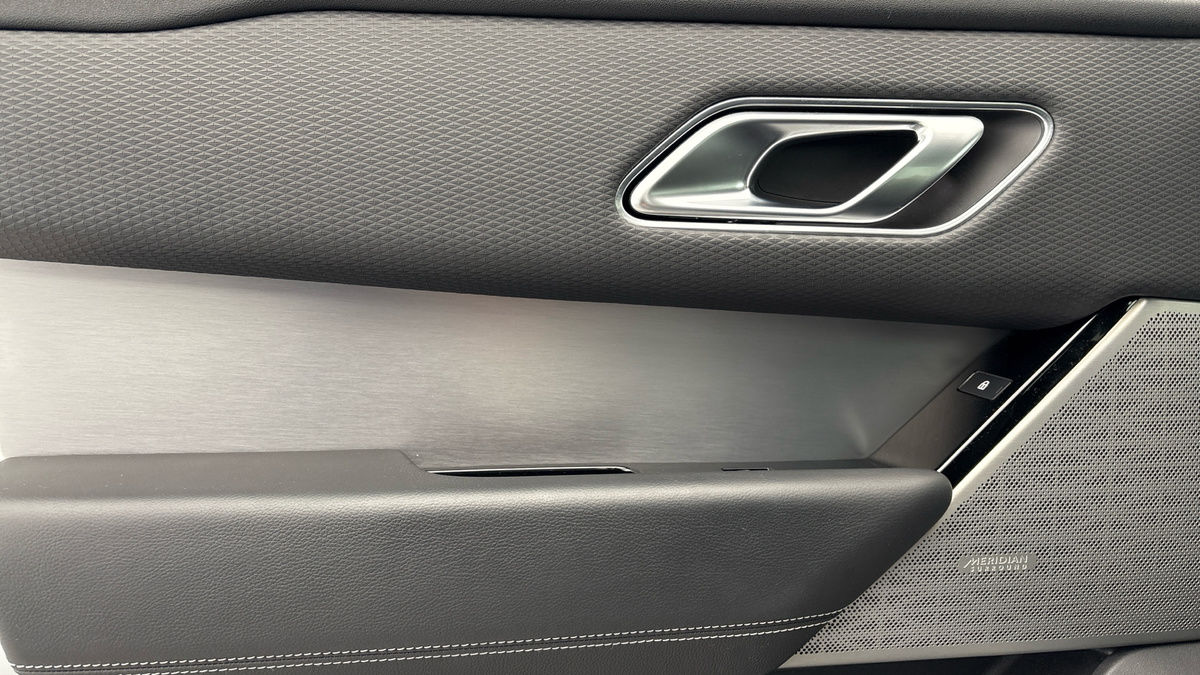 Land Rover Range Rover Velar Image 19