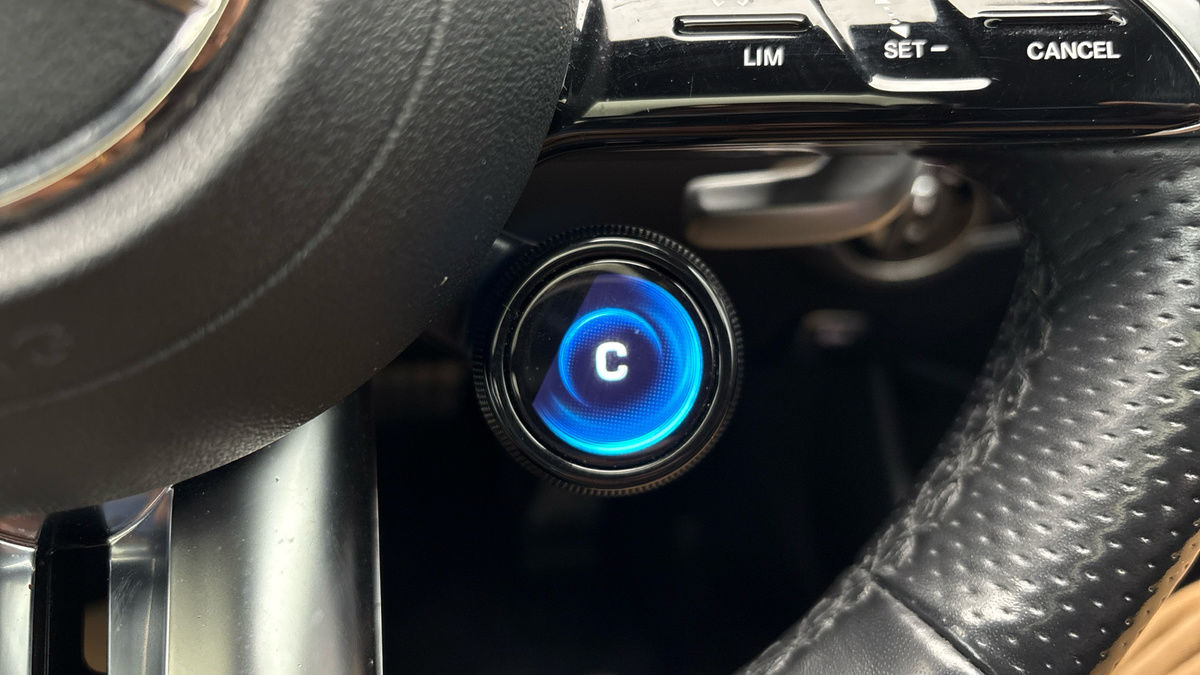 Mercedes-Benz E Class Image 25