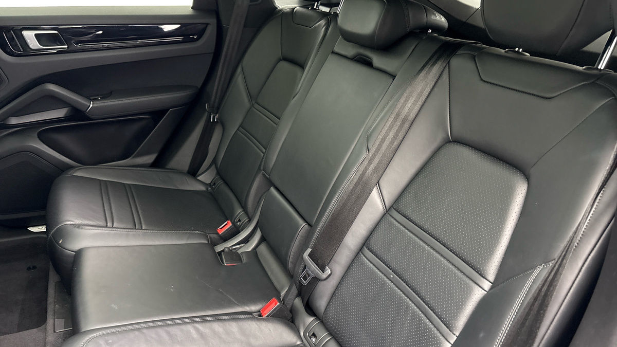 Porsche Cayenne Image 8