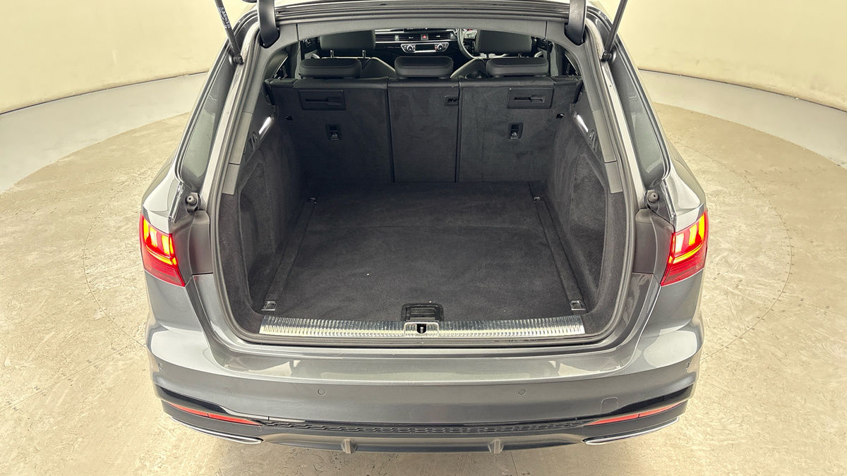 Audi A4 Avant Image 11