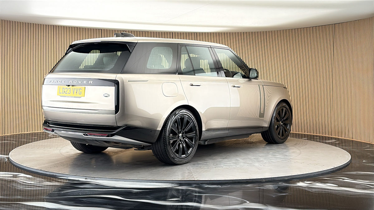 More views of Land Rover Range Rover