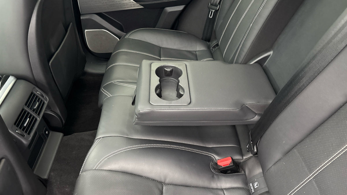 Land Rover Range Rover Velar Image 9