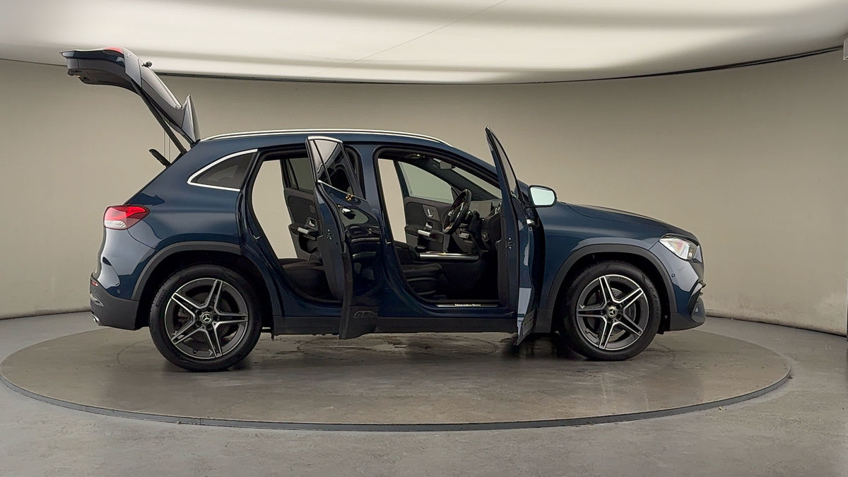 More views of Mercedes-Benz GLA