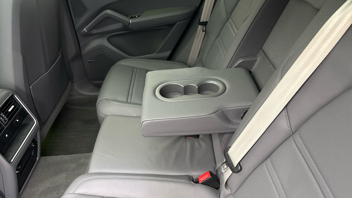 Porsche Cayenne Image 9