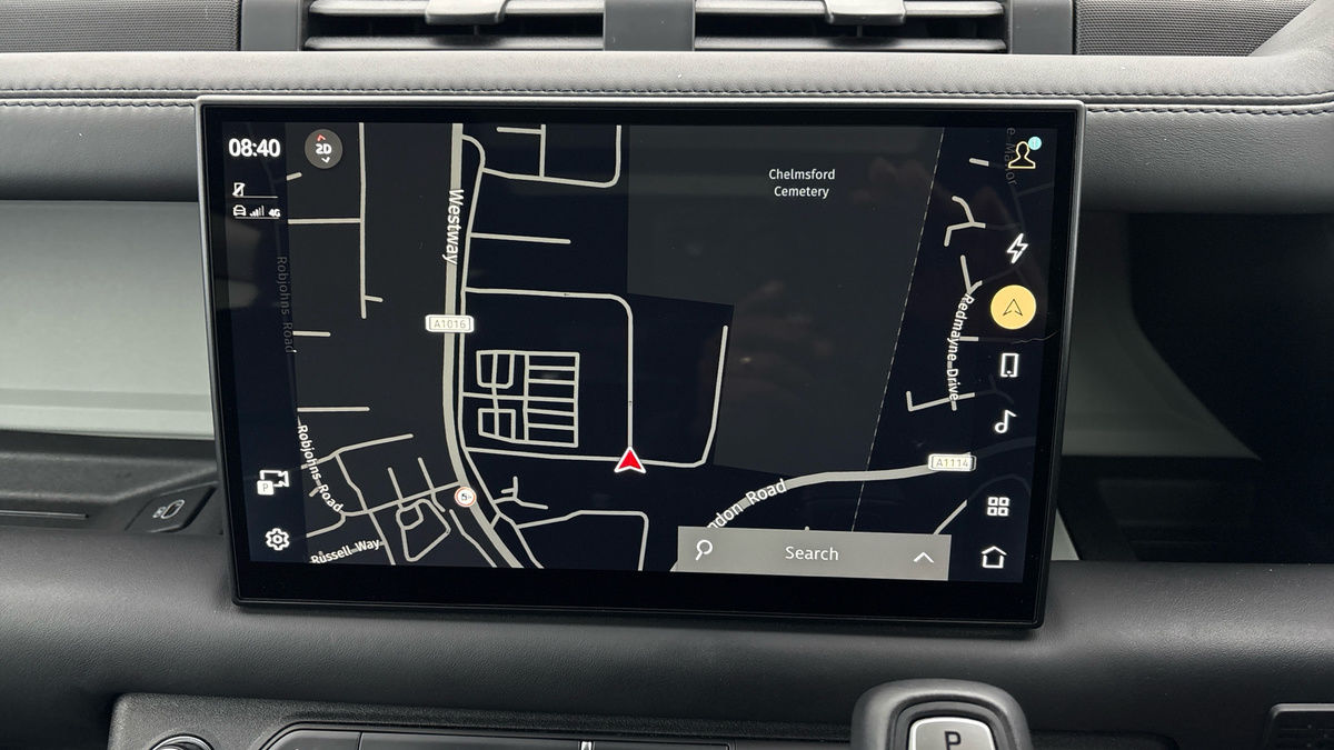 Land Rover Defender 110 Image 17