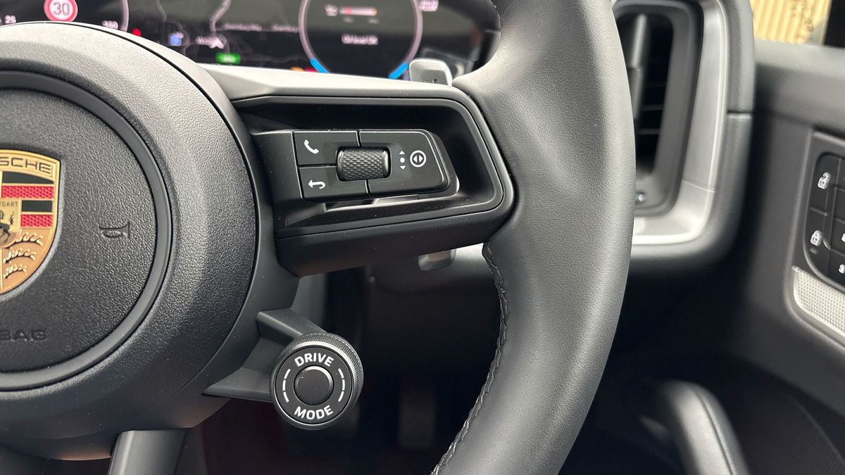 Porsche Cayenne Image 14