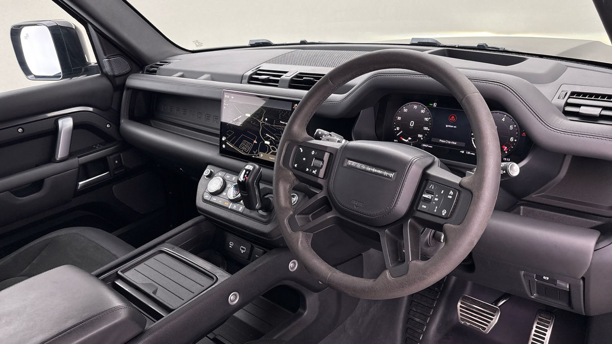 Land Rover Defender 110 Image 5