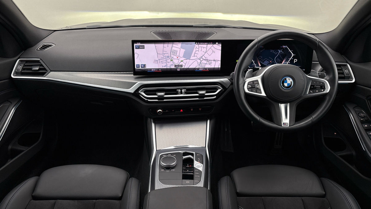 BMW 3 Series Image 12