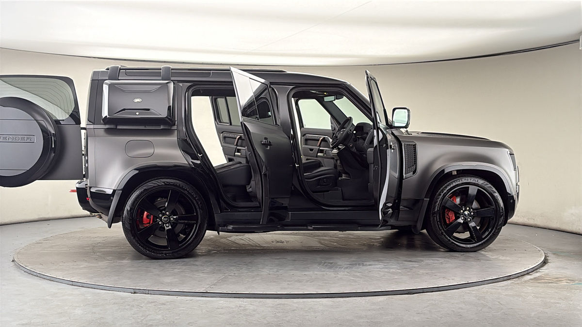 More views of Land Rover Defender 110